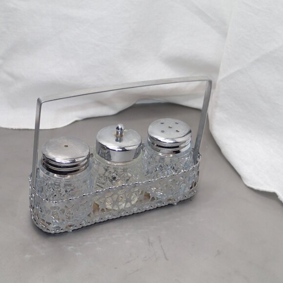 Vintage 80s Glass Salt and Pepper Shakers Top Stoppers Clear Set of 3 with Tray - Picture 1 of 10